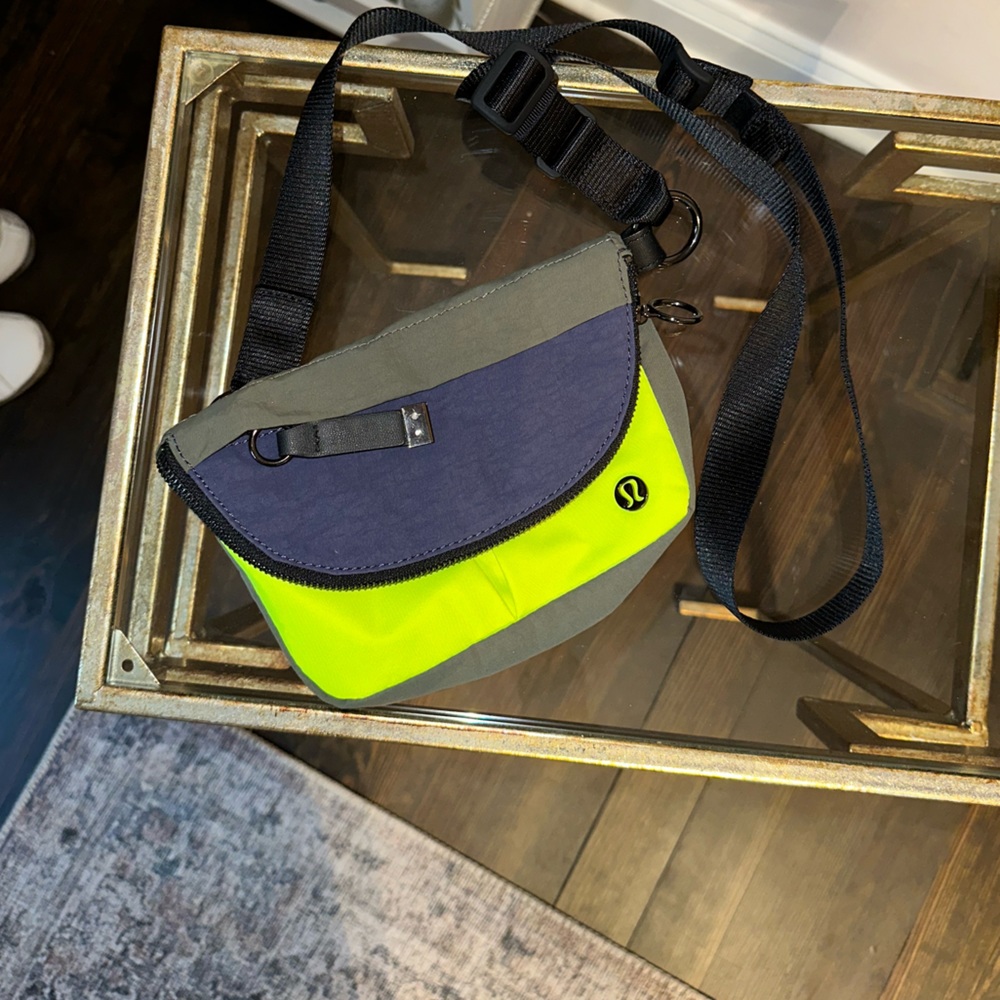 NWOT-Lululemon Micro Mini Festival Crossbody
